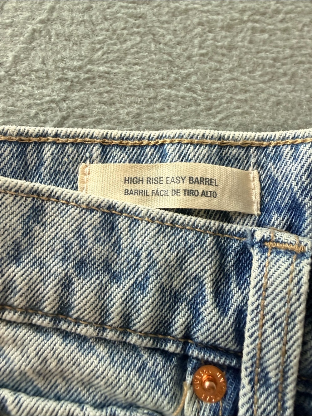 Universal Thread - Light-Wash High-Rise Easy Barrel Jeans - Picture 3 of 11